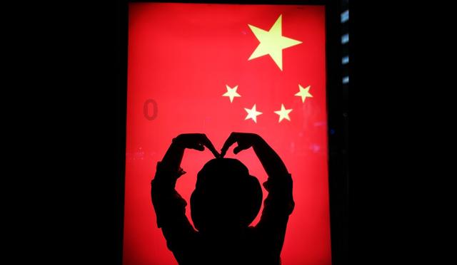 王刚误砸2亿文物，被收藏者送上法庭，后来是怎么解决的